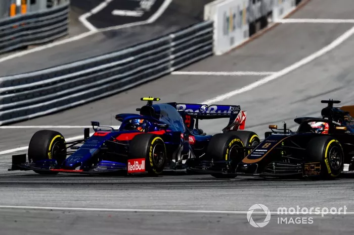 Alexander Albon, Toro Rosso STR14, Romain Grosjean, Haas F1 Team VF-19