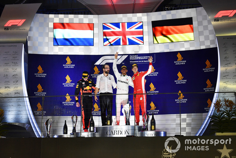 Podio: segundo lugar Max Verstappen, Red Bull Racing y tercer lugar Sebastian Vettel, Ferrari