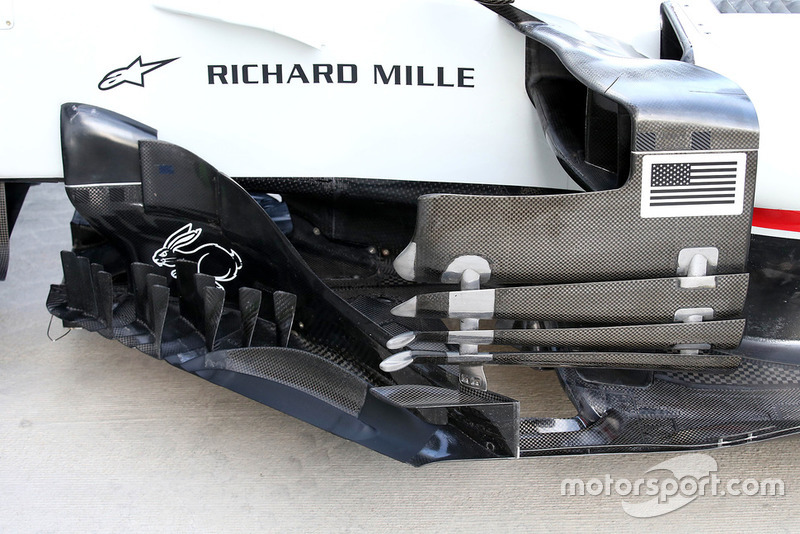 Haas F1 Team VF-18 bargeboard