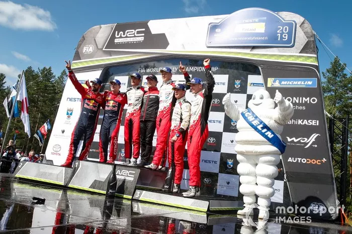 El podio: Ganador Ott Tänak, Martin Järveoja, Toyota Gazoo Racing WRT Toyota Yaris WRC, segundo lugar Esapekka Lappi, Janne Ferm, Citroën World Rally Team Citroën C3 WRC, tercer lugar Jari-Matti Latvala, Miikka Anttila, Toyota Gazoo Racing WRT Toyota Yaris WRC