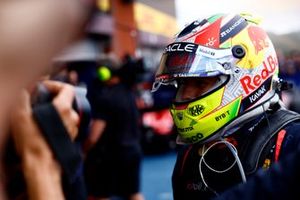 Sergio Pérez, Red Bull Racing, 2ª posición, en Parc Ferme