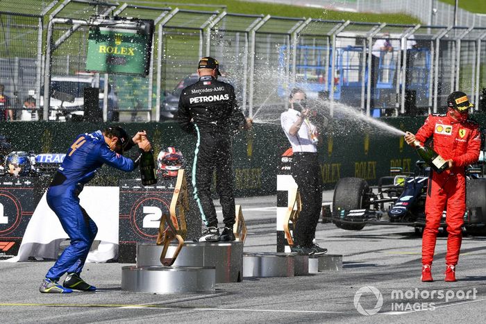 Podio: ganador de la carrera Valtteri Bottas, Mercedes-AMG Petronas F1, el segundo lugar Charles Leclerc, Ferrari, el tercer lugar Lando Norris, McLaren celebran