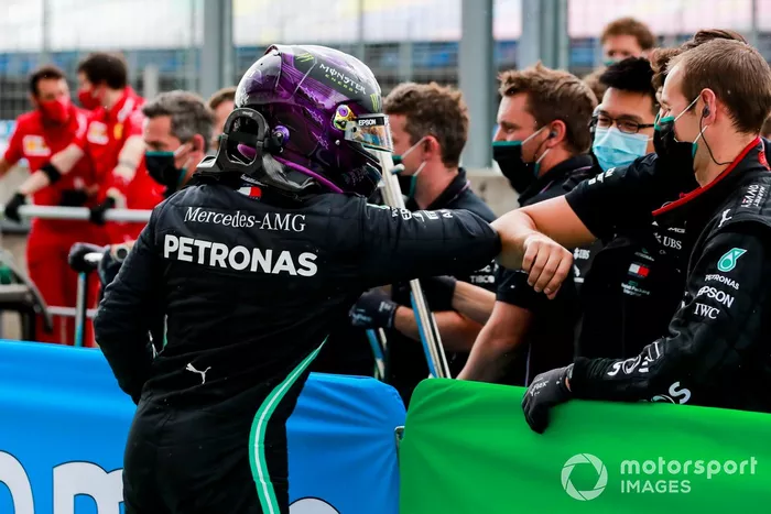 Ganador de la pole Lewis Hamilton, Mercedes F1