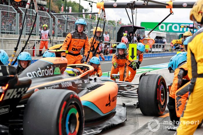 Lando Norris, McLaren MCL36, entra en parada