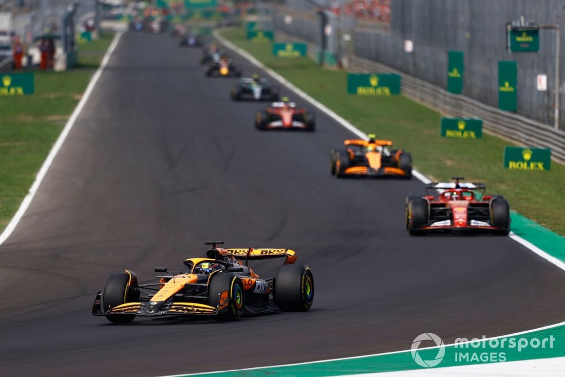 Oscar Piastri, McLaren MCL38, Charles Leclerc, Ferrari SF-24, Lando Norris, McLaren MCL38