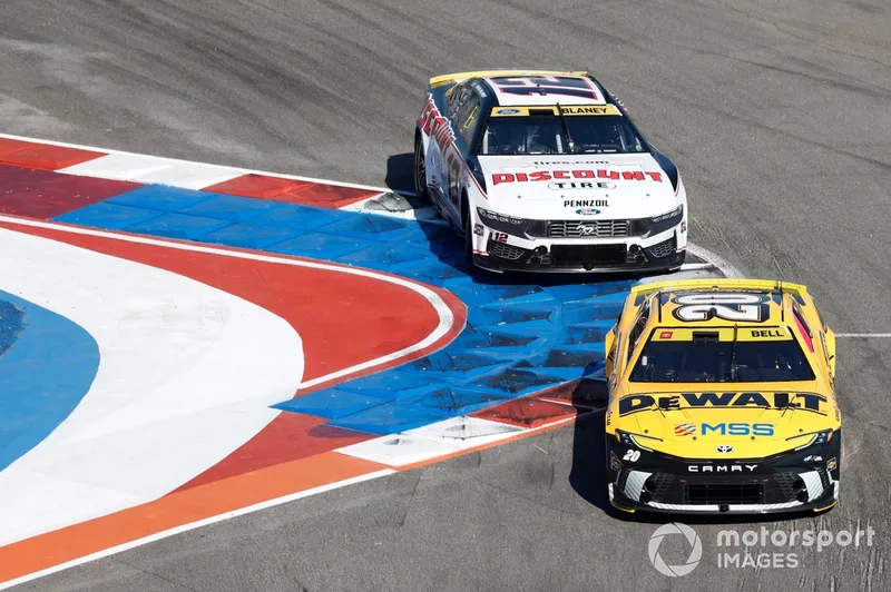 Christopher Bell, Joe Gibbs Racing, DEWALT Toyota Camry, Ryan Blaney, Team Penske, Discount Tire Ford Mustang