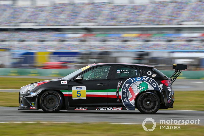 #5 KMW Motorsports with TMR Engineering Alfa Romeo Giulietta TCR, TCR: Roy Block, Tim Lewis Jr