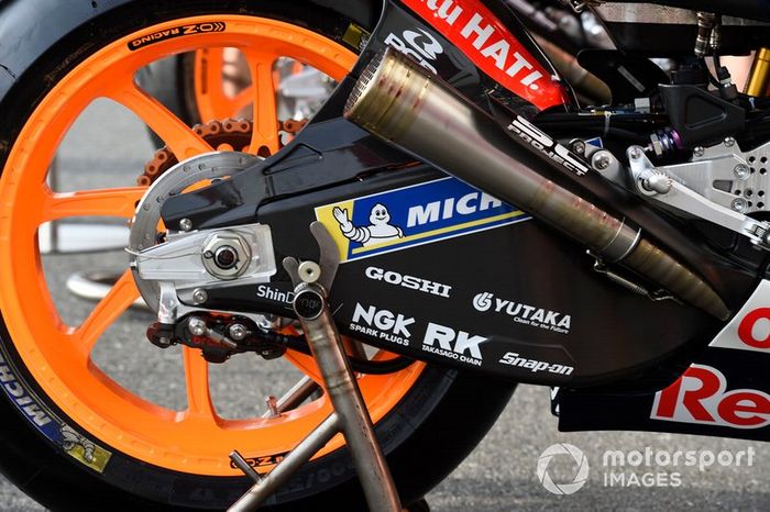 Detalles del basculante de la moto Honda