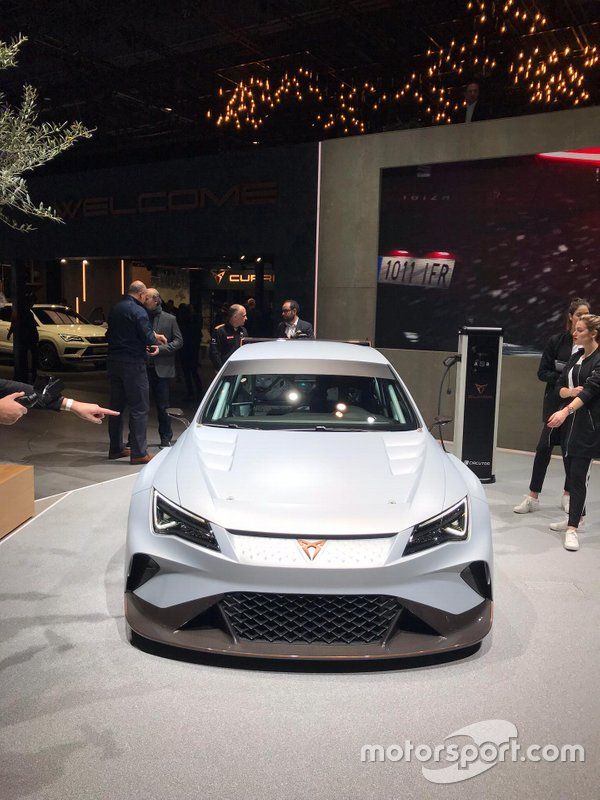 Carro do ETCR apresentado no Salão de Genebra de 2018