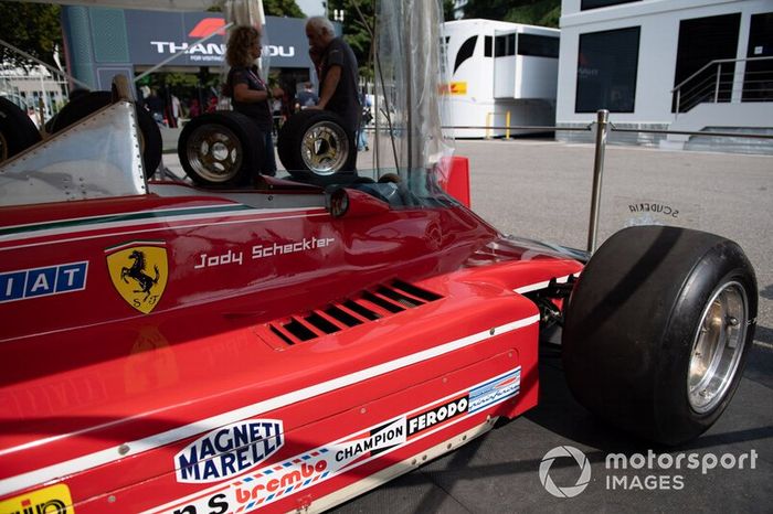 Coche de Jody Scheckter, Ferrari 312T en el paddock  