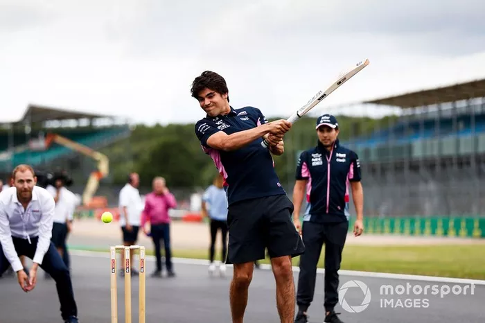 Lance Stroll, Racing Point, jugando a cricket 