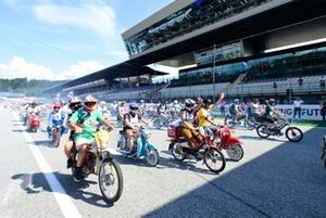 Paseo en ciclomotor 50cc de época