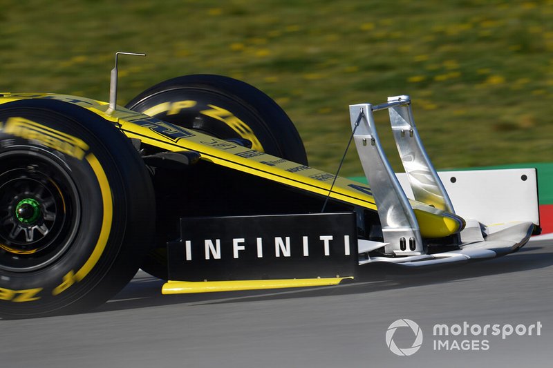 Nico Hulkenberg, Renault F1 Team R.S. 19 with front wing device