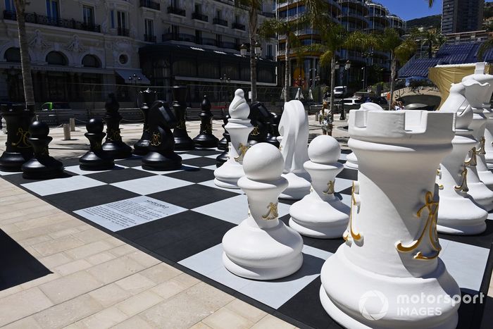Ajedrez gigante en el GP de Mónaco instalado por la Societe des Bains de Mer