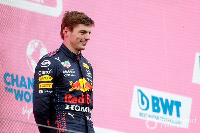 Podio: ganador de la carrera Max Verstappen