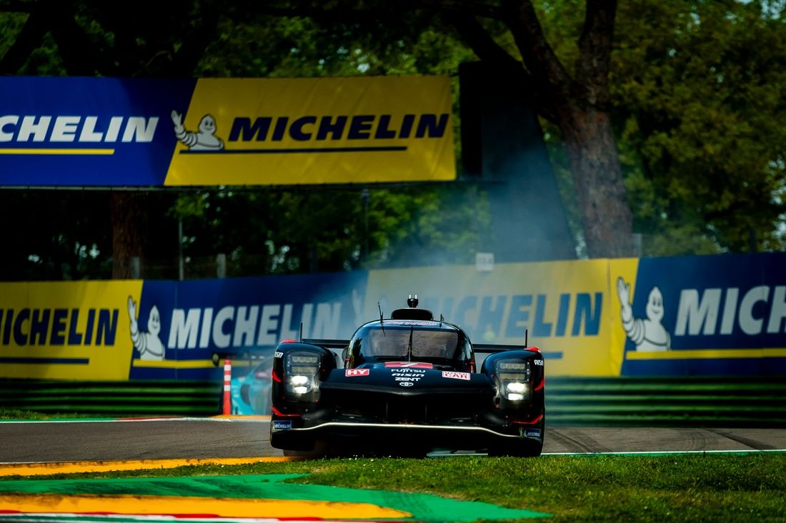 #7 Toyota Gazoo Racing Toyota GR010 - Hybryda: Mike Conway, Kamui Kobayashi, Nyck De Vries