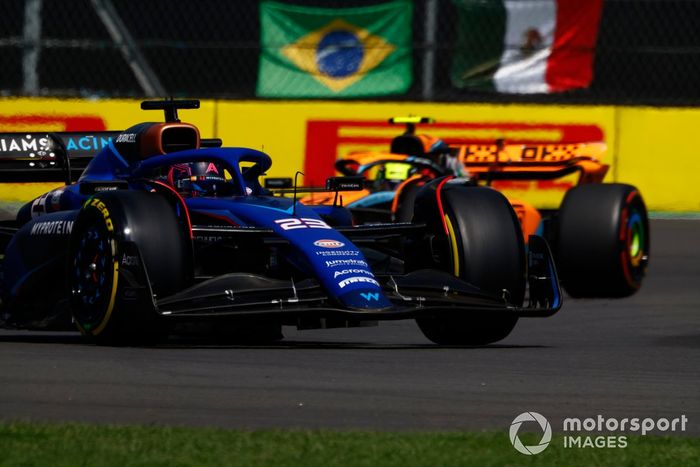 Alex Albon, Williams FW45, Lando Norris, McLaren MCL60