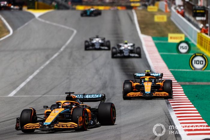 Daniel Ricciardo, McLaren MCL36, Lando Norris 
