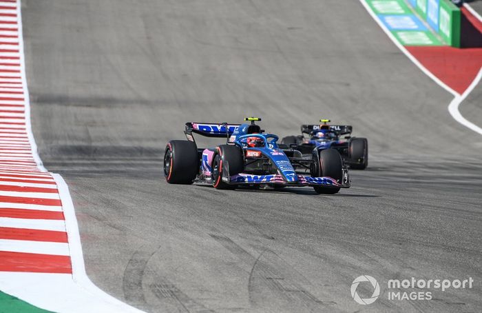 Esteban Ocon, Alpine A522, Nicholas Latifi, Williams FW44