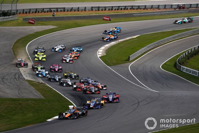 Pato O'Ward, Arrow McLaren SP Chevrolet, Alexander Rossi, Andretti Autosport Honda, Alex Palou, Chip Ganassi Racing Honda al inicio