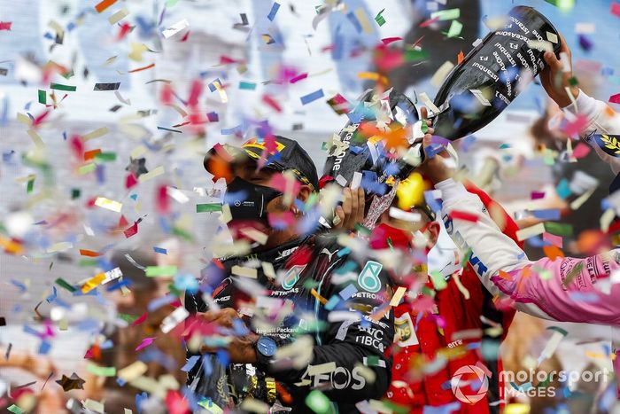Podio: segundo lugar Sergio Pérez, Racing Point, y tercer lugar Sebastián Vettel, Ferrari