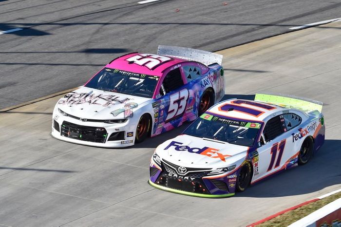 Denny Hamlin, Joe Gibbs Racing, Toyota Camry FedEx Freight, J.J. Yeley, Rick Ware Racing, Chevrolet Camaro GOTTA KILL IT TO HEAL IT