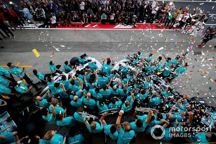 Mercedes AMG F1 team photograph