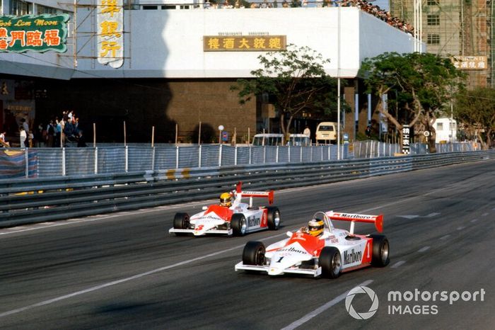 Roberto Guerrero, Eddie Jordan Racing / Theodore Racing por delante de Ayrton Senna, Theodore Racing