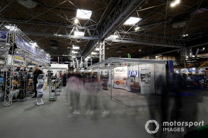 Una vista general de los aficionados en el Autosport International 2020