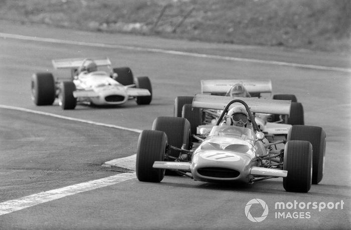 Bruce McLaren, McLaren M14A Ford, Graham Hill, Lotus 49C Ford, y Rolf Stommelen, Brabham BT33 Ford