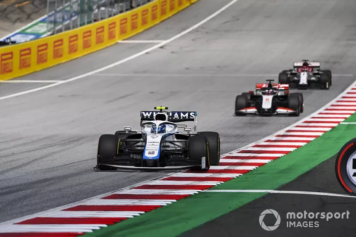 Nicholas Latifi, Williams FW43. Romain Grosjean, Haas VF-20 y Kimi Raikkonen, Alfa Romeo Racing C39 