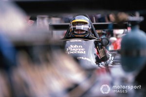Ronnie Peterson, Lotus 79 Ford, en pits