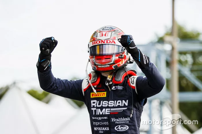 C'est la première victoire de Makino en Formule 2
