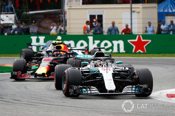 Lewis Hamilton, Mercedes AMG F1 W09, Max Verstappen, Red Bull Racing RB14, y Valtteri Bottas, Mercedes AMG F1 W09