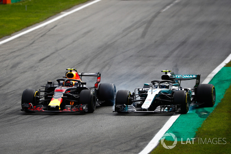Verstappen Bottas'a çarptığı için ceza alıyor