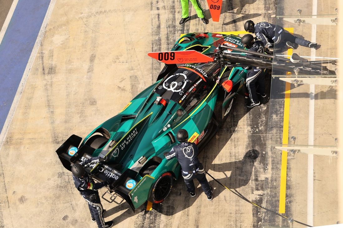 #009 Aston Martin Thor Equipo Aston Martin Valkyrie: Alex Riberas, Marco Sorensen, Roman De Angelis
