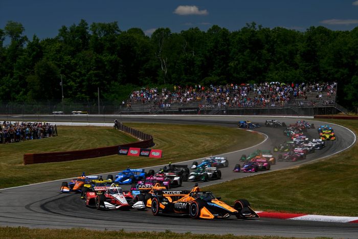 Arrancada Patricio O'Ward, Arrow McLaren SP Chevrolet, Scott McLaughlin, Team Penske Chevrolet