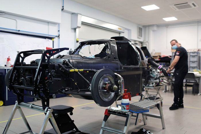 BMW M Hybrid V8, Dallara workshop