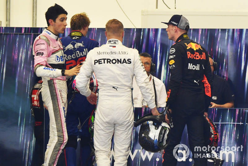 Altercation entre Max Verstappen, Red Bull Racing, et Esteban Ocon, Racing Point Force India, après leur accrochage en course