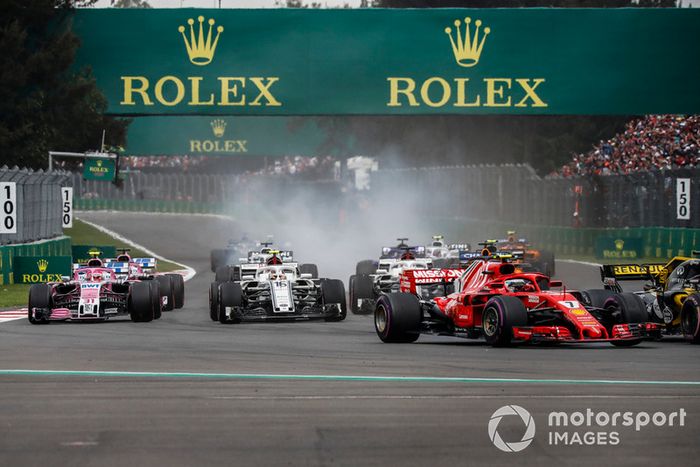 Kimi Raikkonen, Ferrari SF71H, Charles Leclerc, Sauber C37 y Esteban Ocon, Racing Point Force India VJM11 