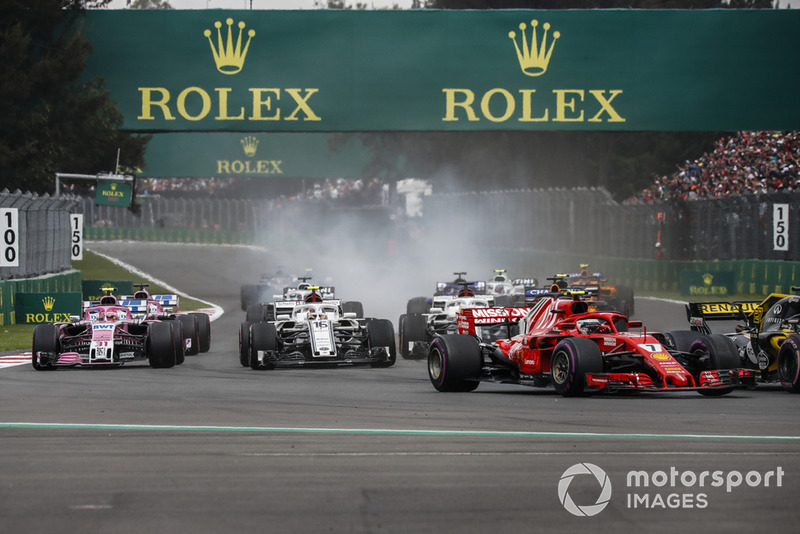 Kimi Raikkonen, Ferrari SF71H, Charles Leclerc, Sauber C37 y Esteban Ocon, Racing Point Force India VJM11