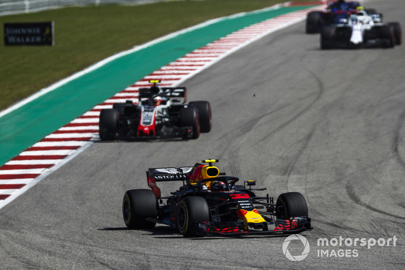 Max Verstappen, Red Bull Racing RB14, leads Kevin Magnussen, Haas F1 Team VF-18