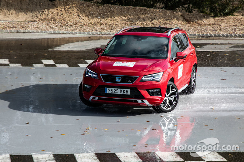 II Curso de Conducción y Nuevas Tecnologías BOSCH - Motor1.com España - Motorsport.com