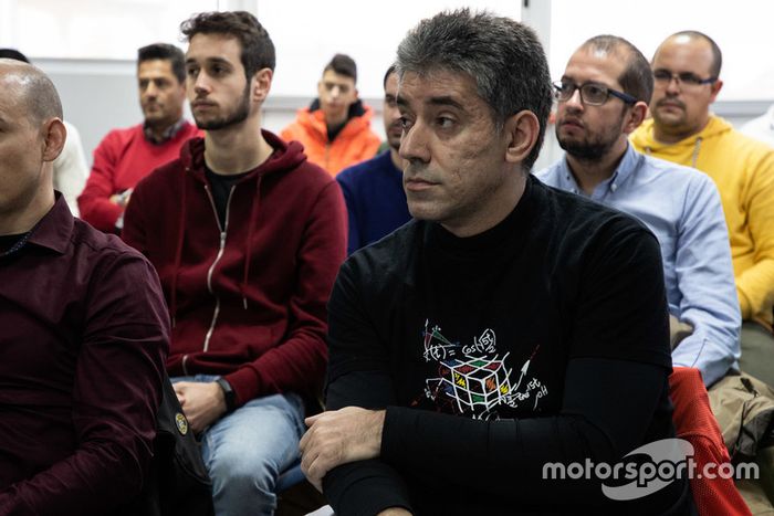 II Curso de Conducción y Nuevas Tecnologías BOSCH - Motor1.com España - Motorsport.com 