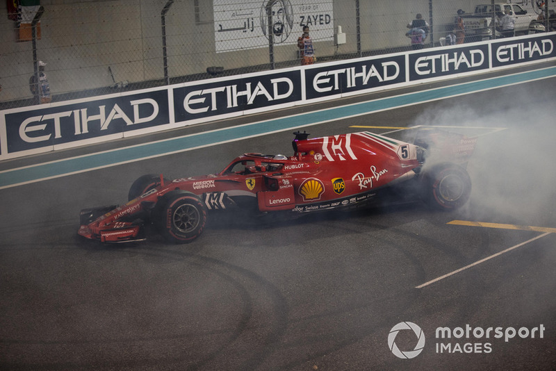 Sebastian Vettel, Ferrari SF71H hace donas al final