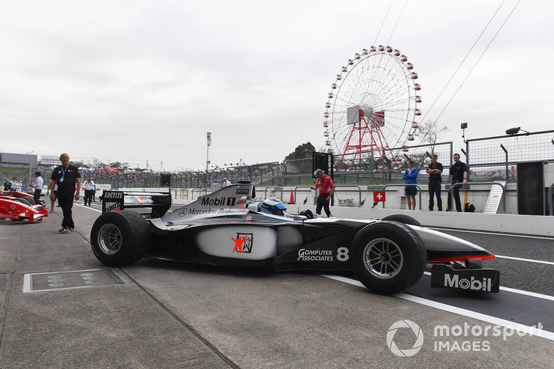 Mika Hakkinen, McLaren MP4-13