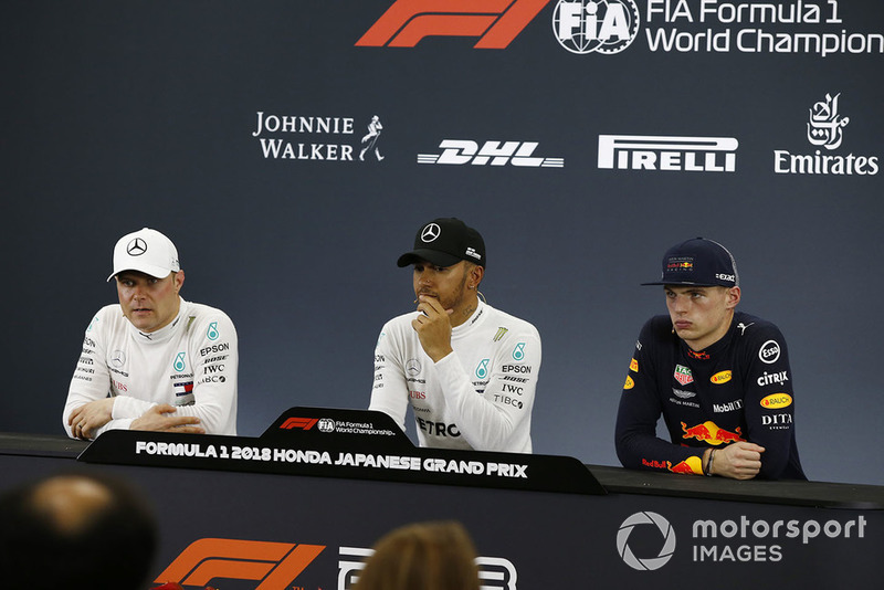 Il poleman Lewis Hamilton, Mercedes AMG F1, il secondo qualificato Valtteri Bottas, Mercedes AMG F1, il terzo qualificato Max Verstappen, Red Bull Racing, nella conferenza stampa
