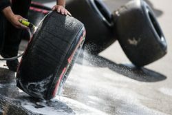 Pirelli-banden worden gewassen