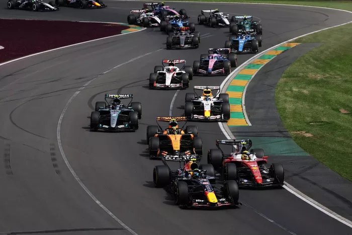 Lewis Hamilton, Ferrari, Isack Hadjar, Red Bull Racing