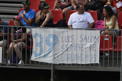 Luis Salom spandoek